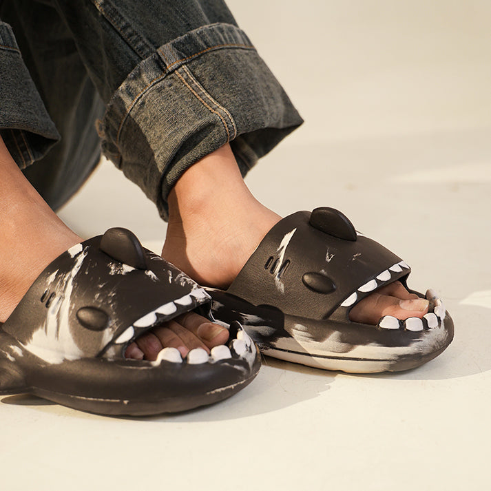 Sharky Fit | Black White