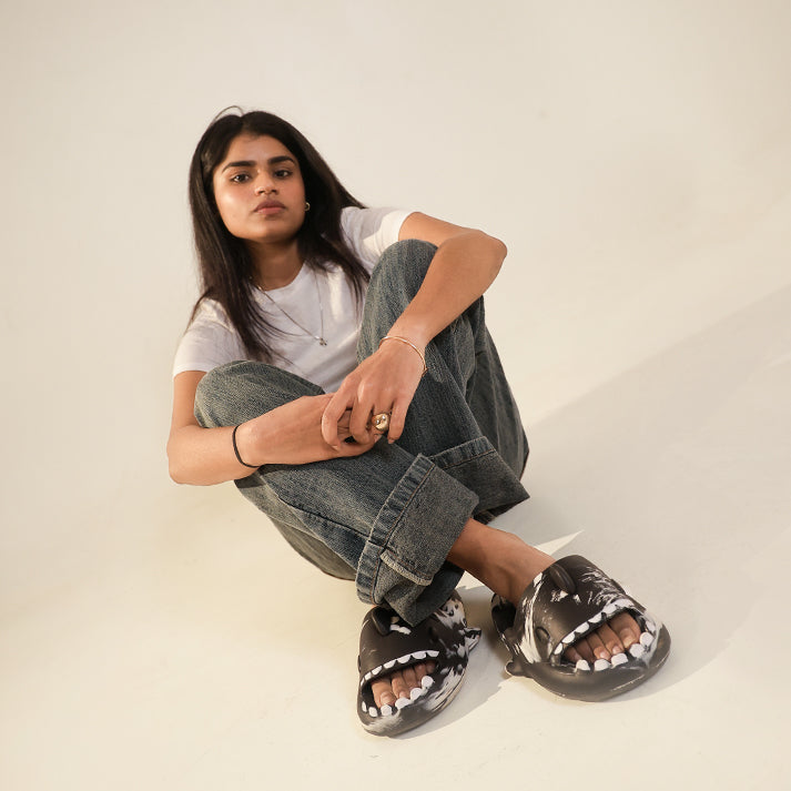 Sharky Fit | Black White